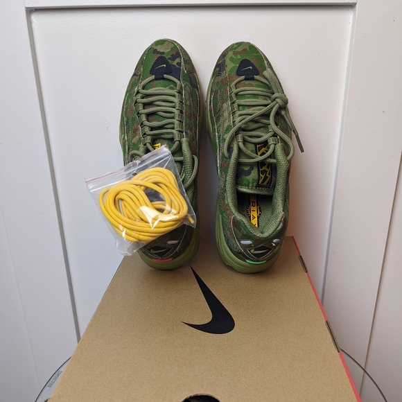 Nike Shoe - Picture 2 of 8